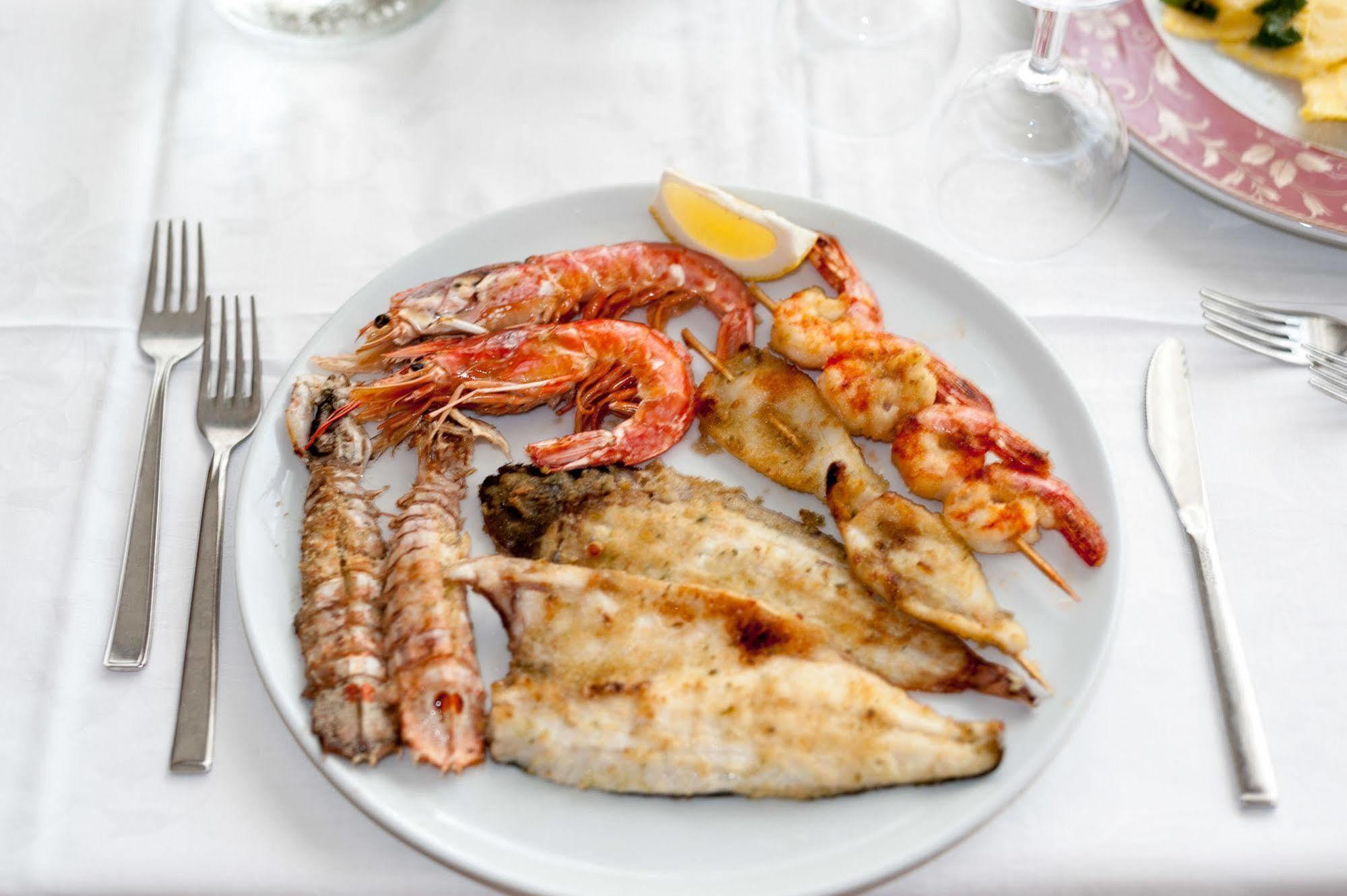 פונטה מרינה Regina Hotel E Ristorante מראה חיצוני תמונה