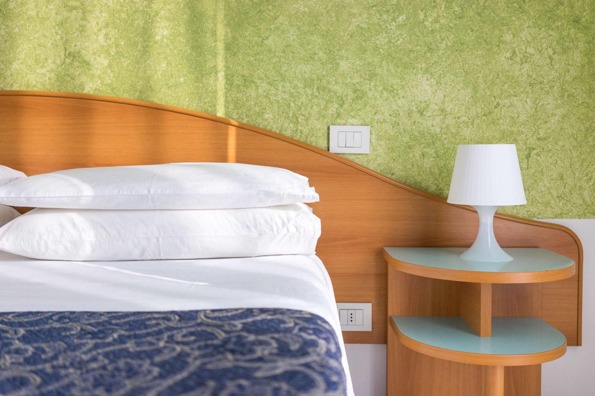 פונטה מרינה Regina Hotel E Ristorante מראה חיצוני תמונה
